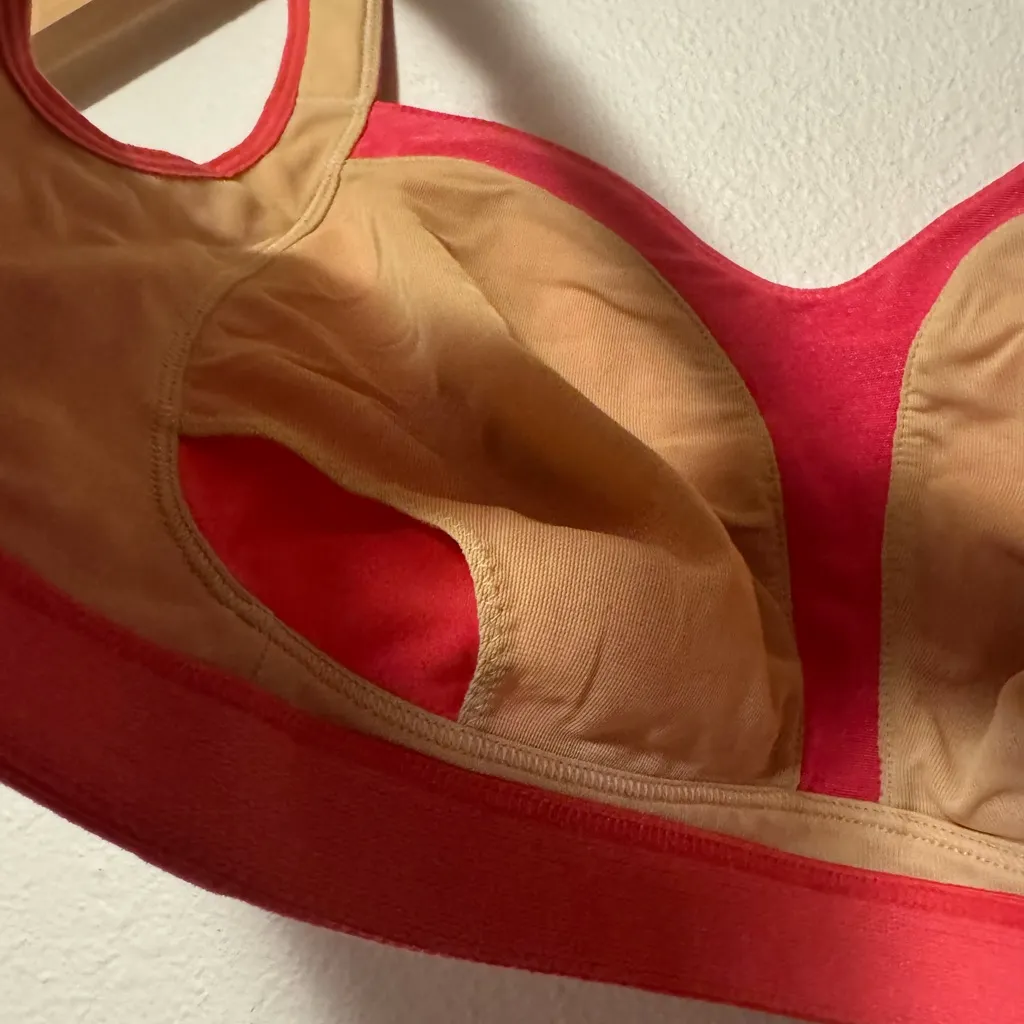 Lululemon Ta Ta Tamer III Women's Coral Sports Bra - Image 4