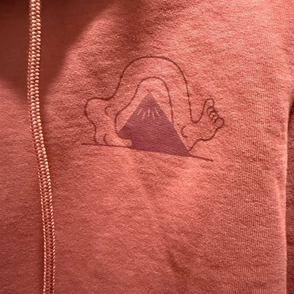 Women’s / Teen Mountain Hard Wear hoodie size SP - Image 4