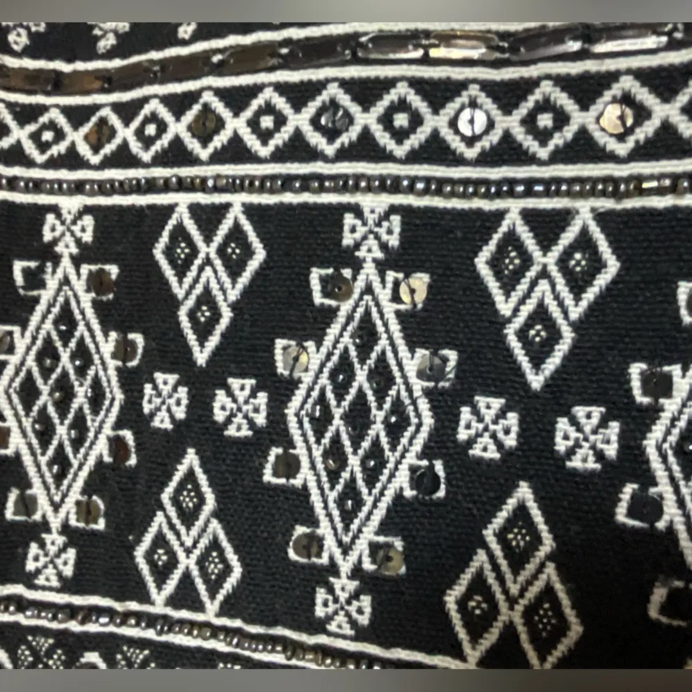 Atmosphere Black and White Geometric Mini Skirt - Image 2