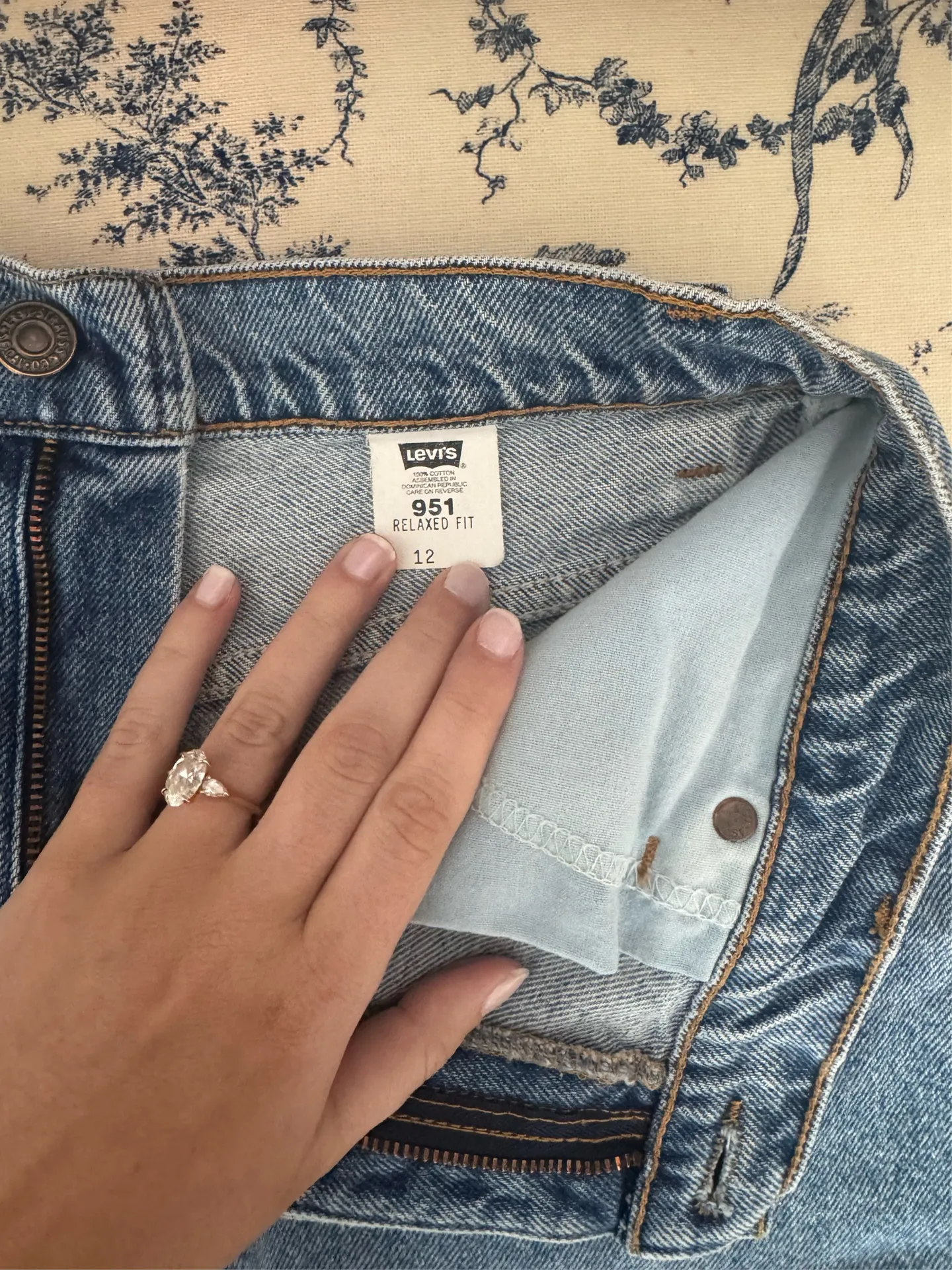 Levi’s 951 Vintage High-Waisted Shorts - Image 3