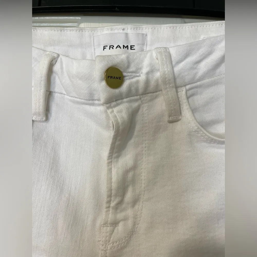 Frame Le Crop Mini Boot Cut Jeans in Blanc - Image 7