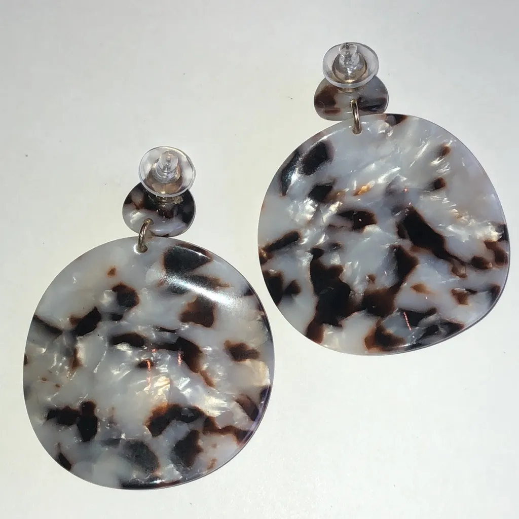 Banana Republic Tortoiseshell Pattern Lucite Retro Boho Earrings - Image 4
