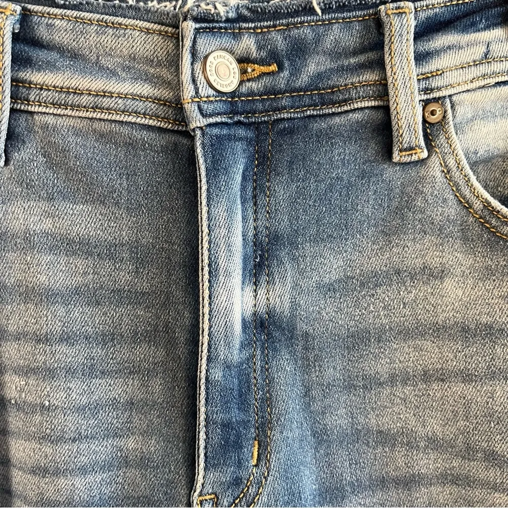 KanCan Jeans Medium Wash High Rise Relaxed Fit Jeans Sz 13/30 EUC Distressed - Image 8