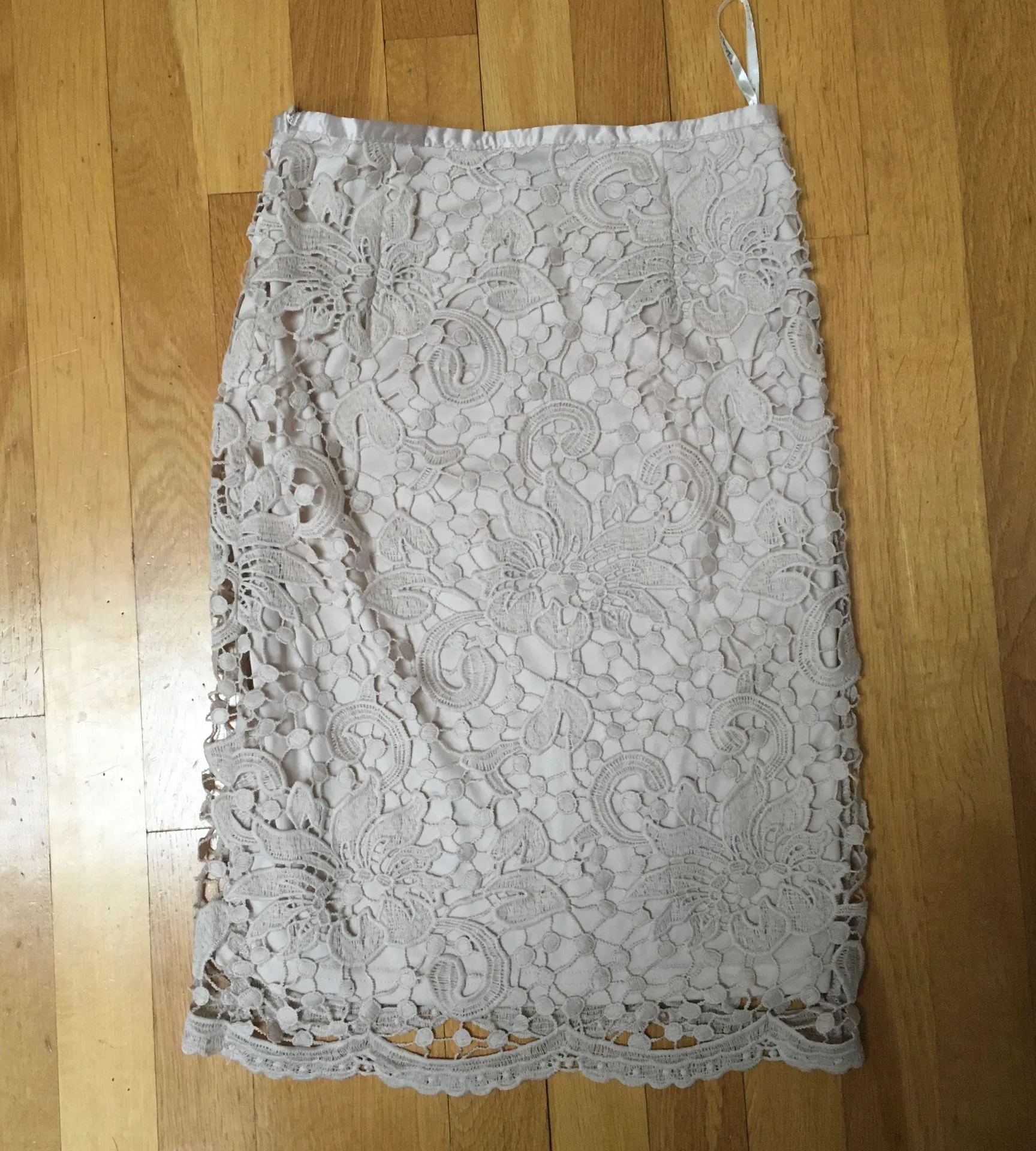 Lace Pencil Skirt Size Small - Image 2