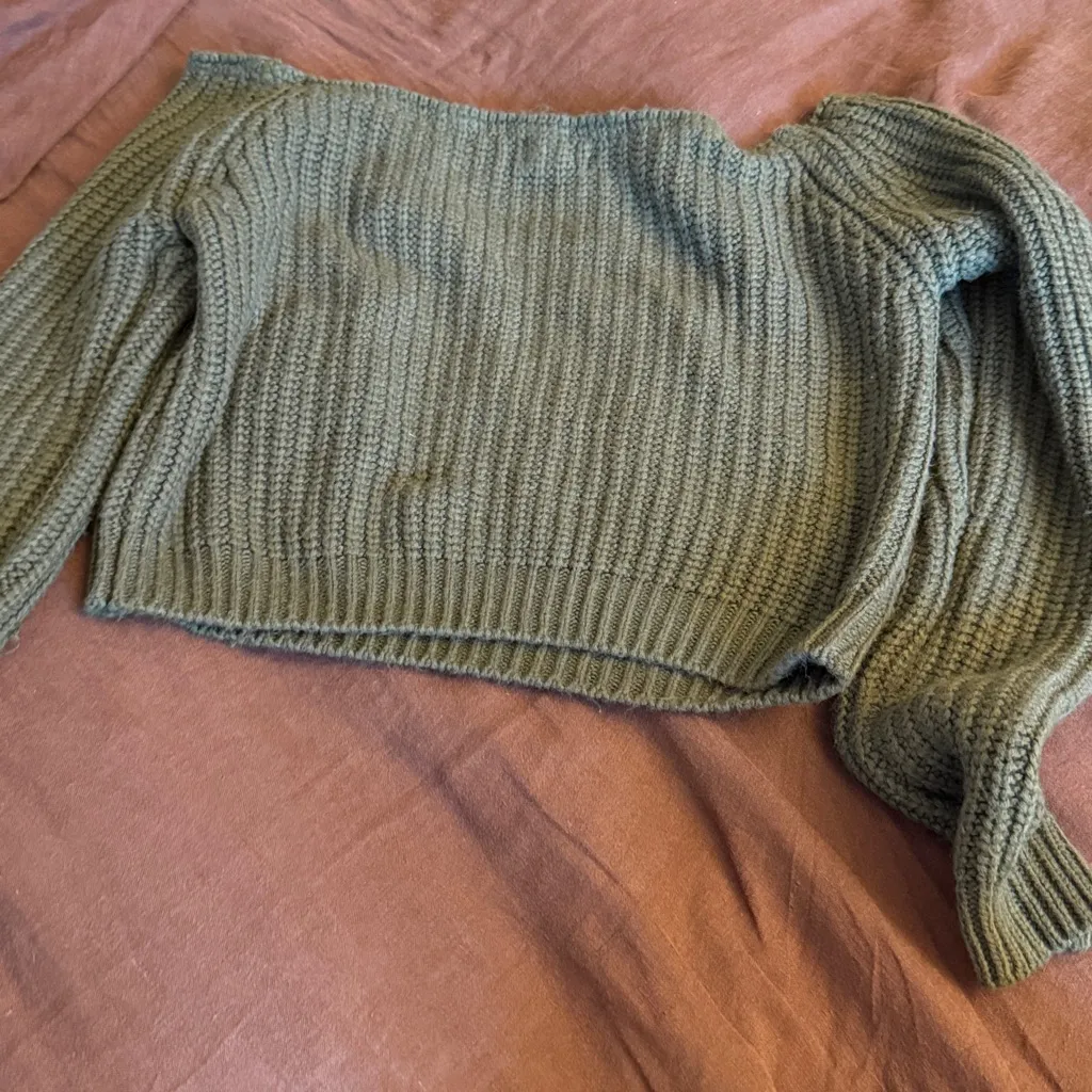 Hunter green LF seek the label off the shoulder cropped sweater - Image 6