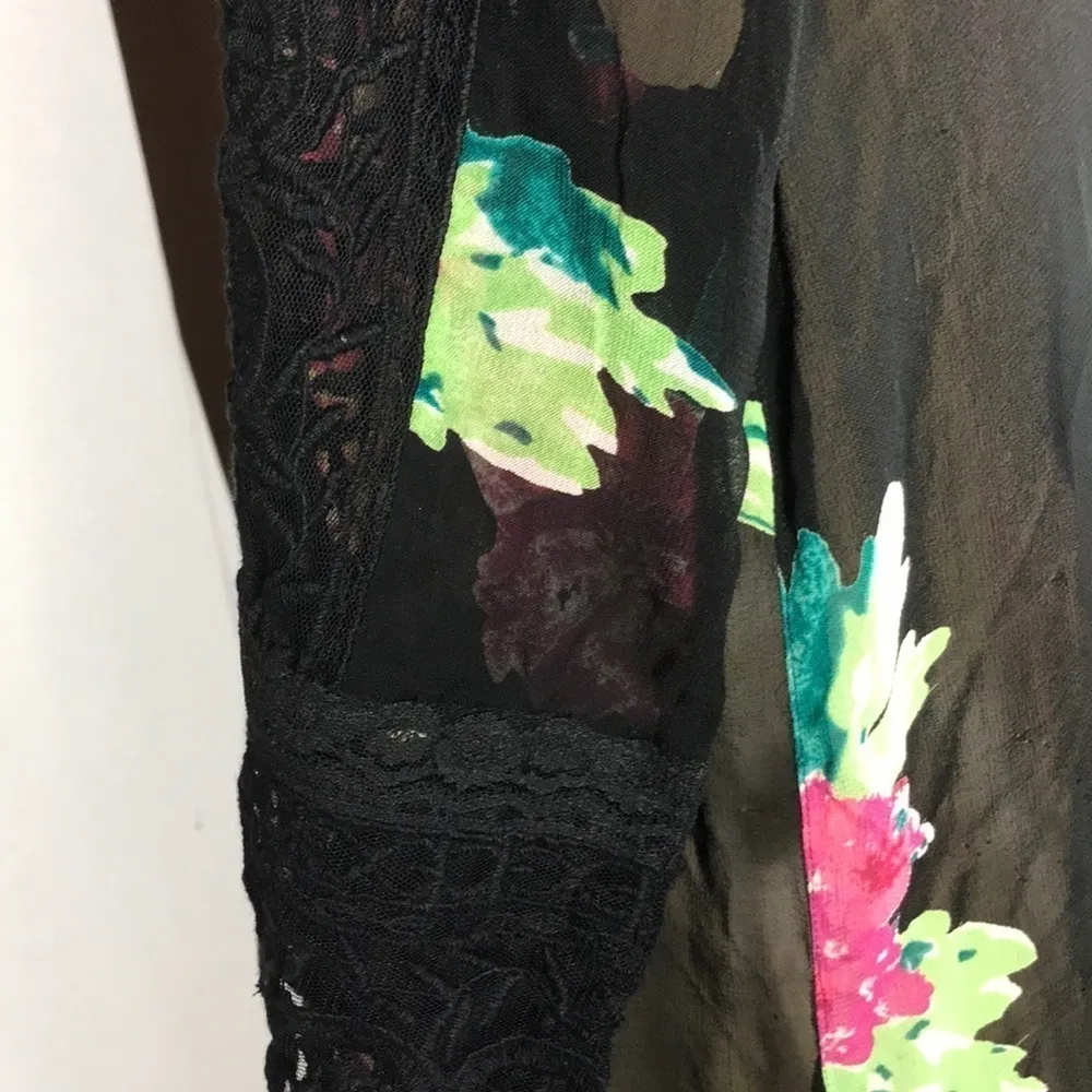 River Island Size 6UK/32EUR Boho Floral and Lace Trim Cover Up. New With Tags - Image 6