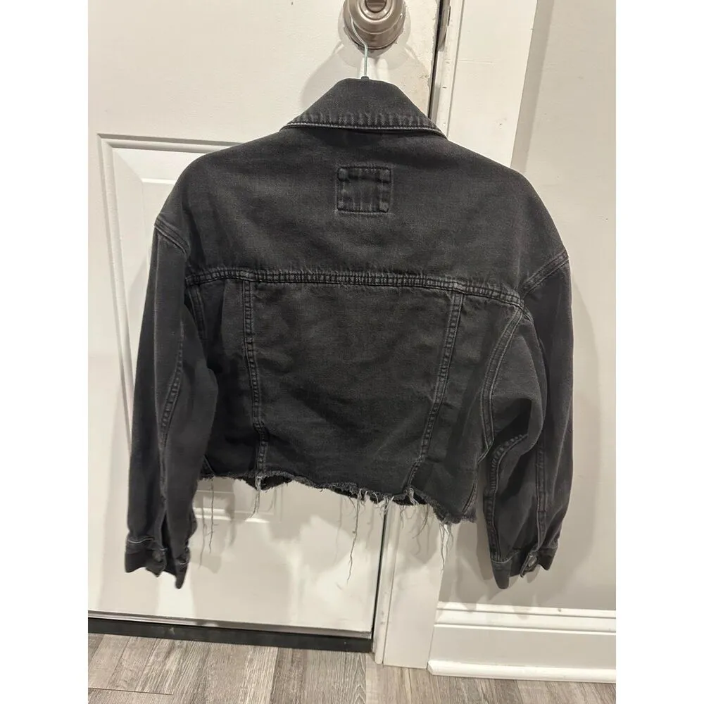 Women's Abercrombie & Fitch Cropped Black Wash Denim Jacket with Buttons - Image 2