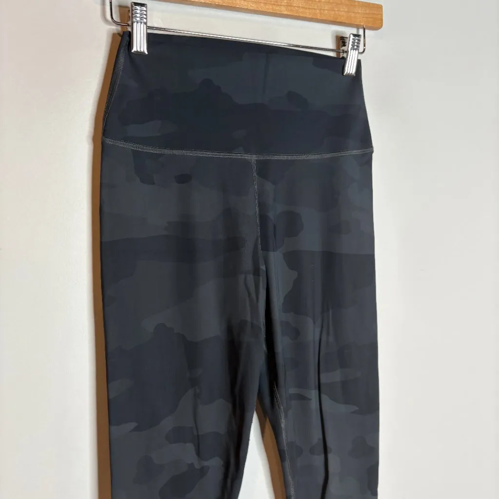 Alo Yoga High-Waist Camo Vapor Legging in Black Camo - Image 4