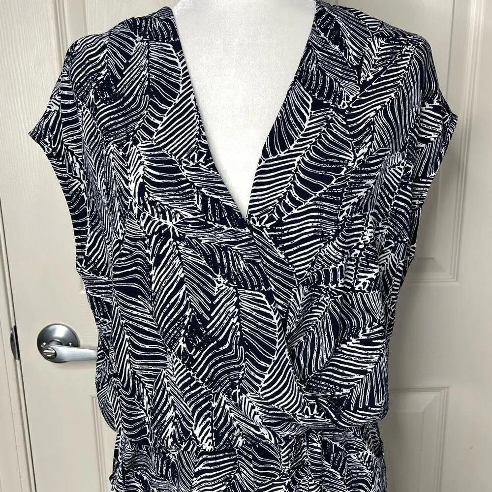 Lumiere Wrap Front Short Sleeve Romper (Navy/White) - Small - Image 5