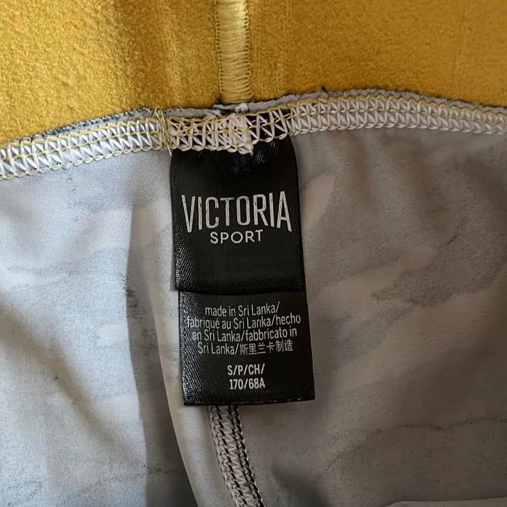 Victoria's Secret workout set Camo green and Gold Sports Bra pants set size S - Image 4