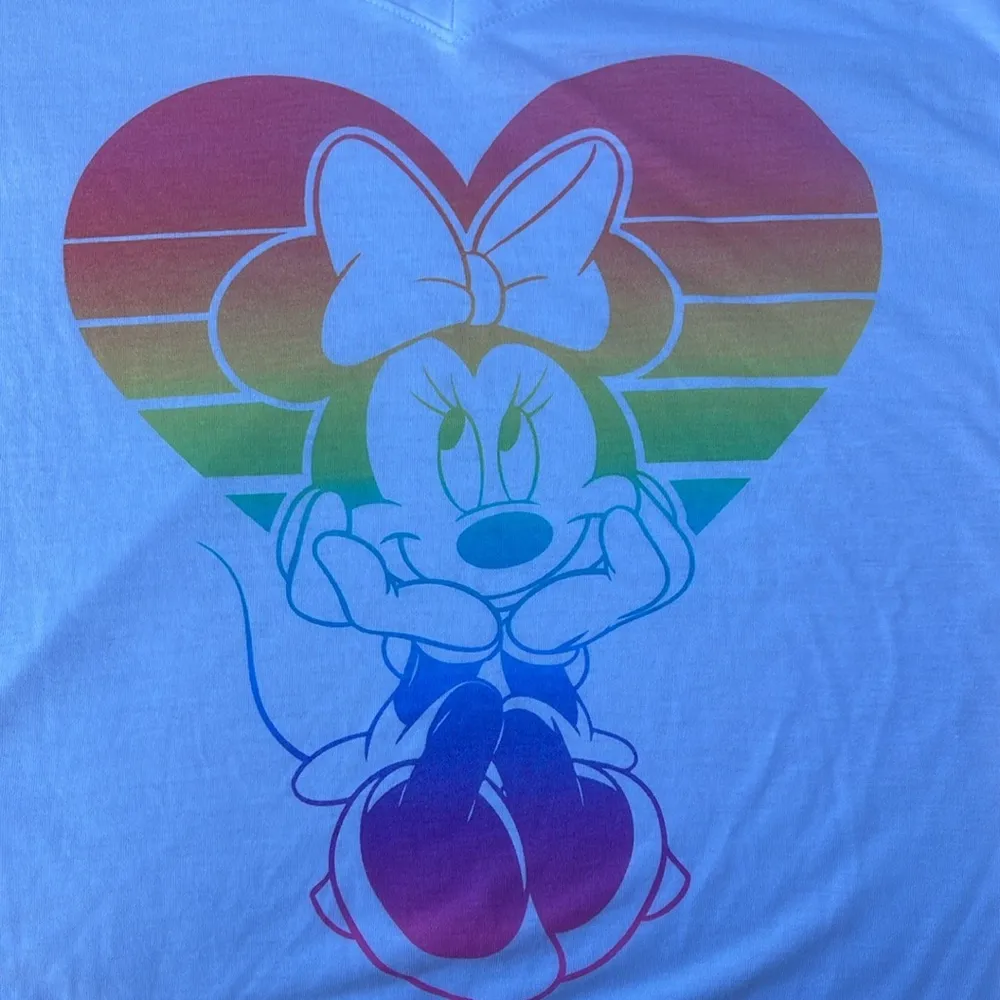 Disney  Minnie Mouse rainbow heart white v-neck t-shirt size XXL - Image 4
