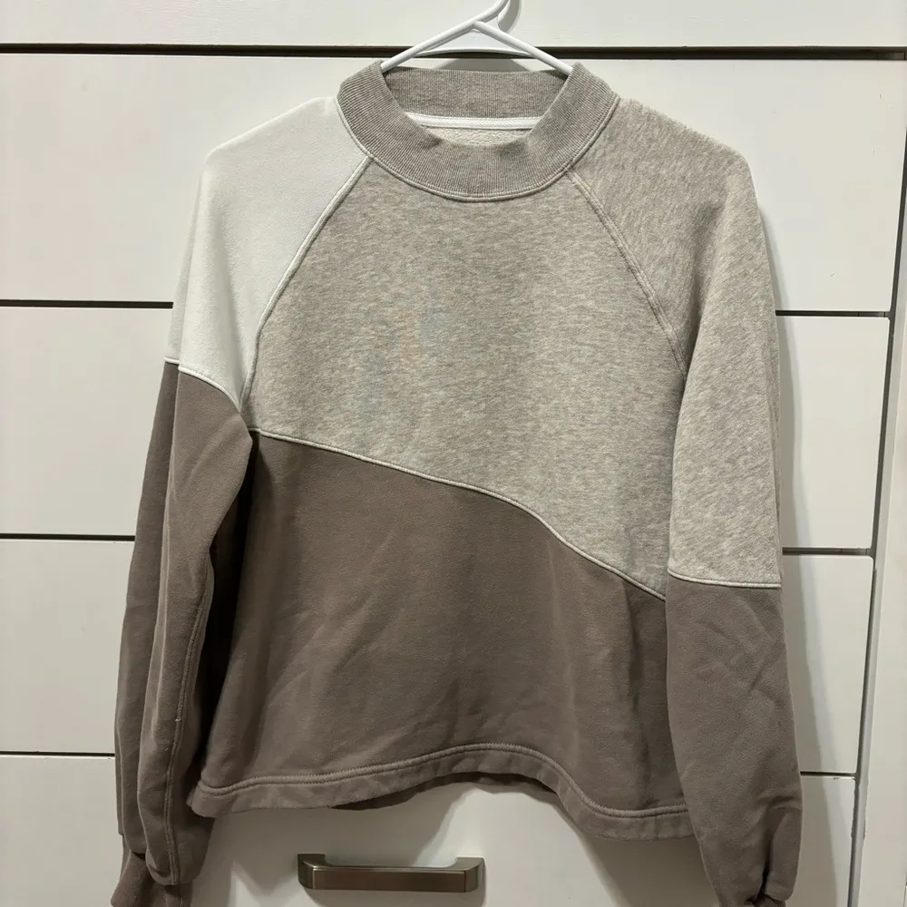 Abercrombie & Fitch Colorblock Crewneck Sweatshirt - Image 2