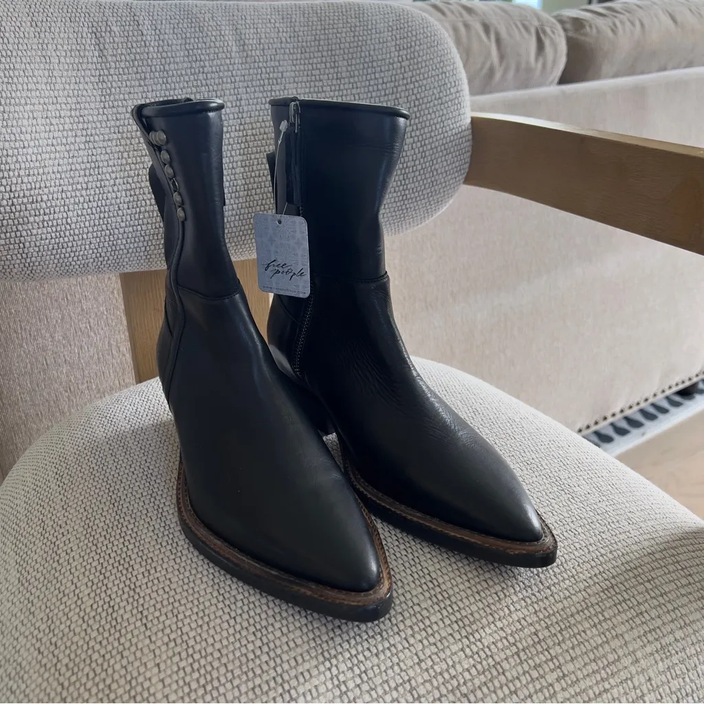 NWT Free People We The Free Axel Leather Ankle Boots Without Harness in Black - Image 3