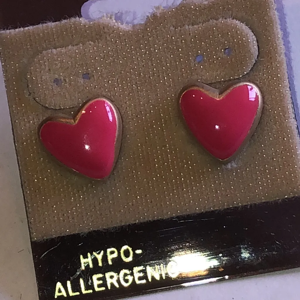 Vintage Gold Tone Pink Enamel Retro Boho Heart Earrings - Image 3