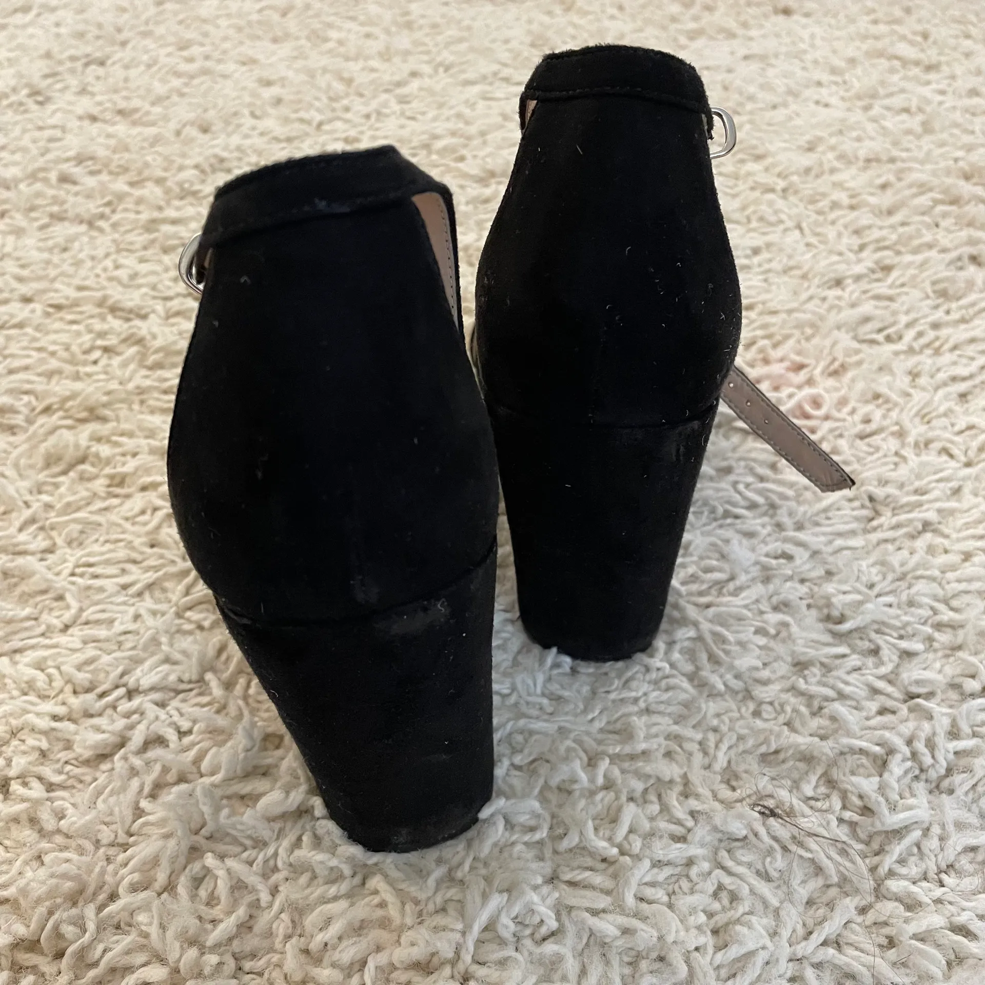 Black Heels Size 7 - Image 4