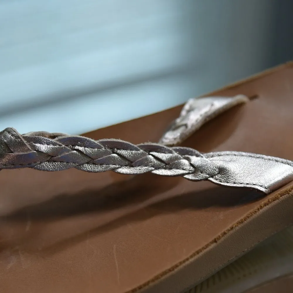 Sanük Flip Flops Yoga Mat Comfort Women's 8 Silver Slip-On Sandals Resort Beach - Image 2