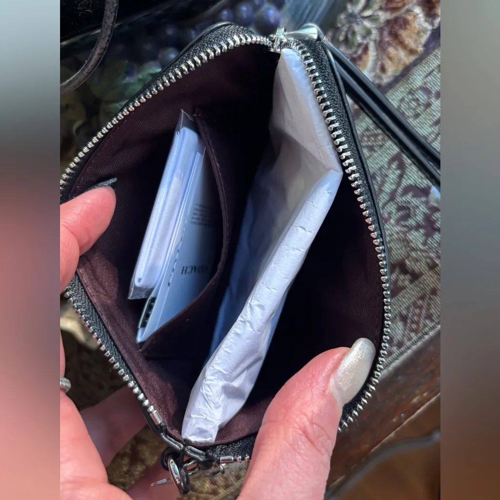 Authentic COACH patent signature leather zip top wristlet with a heart charm - Image 6