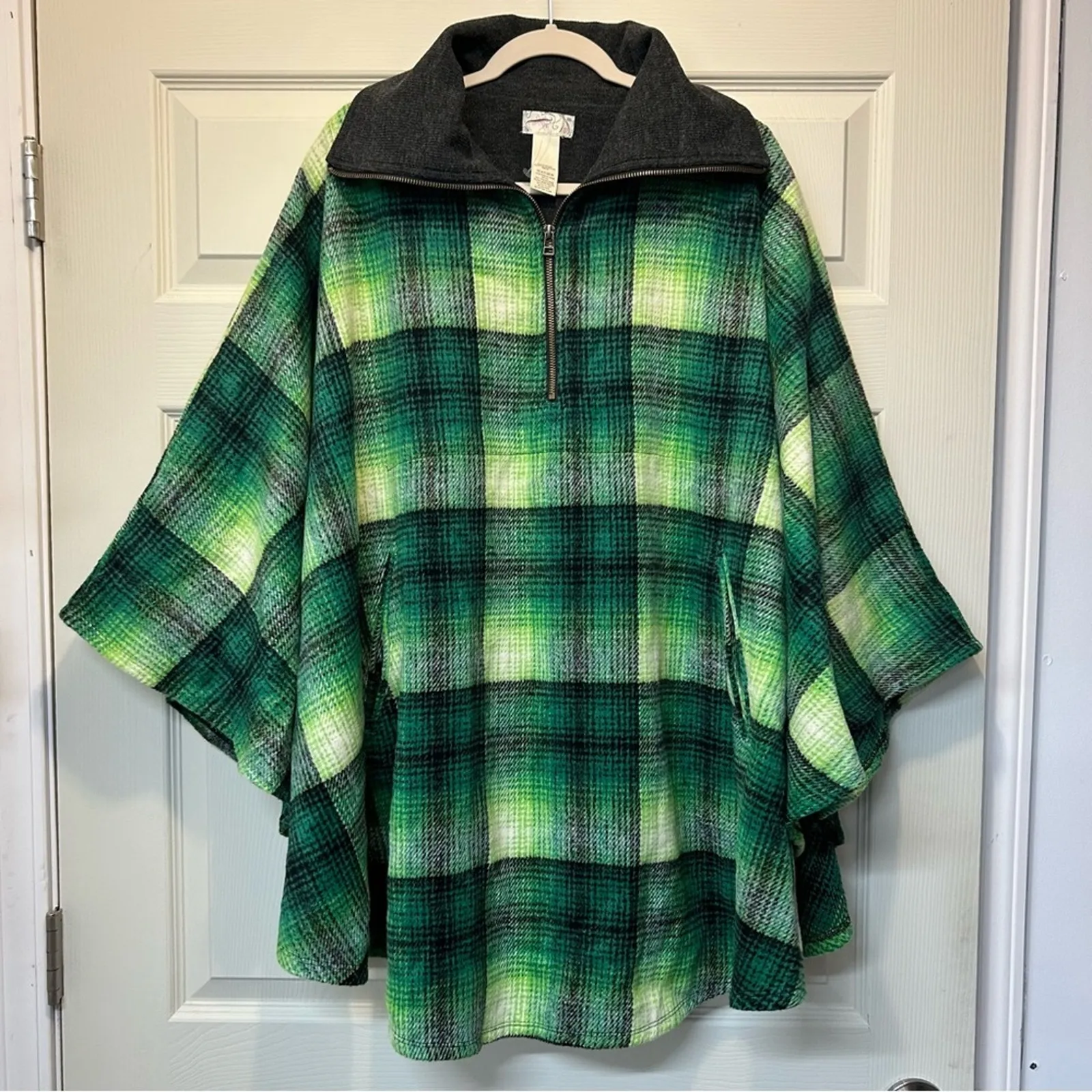 Free People Poncho Zip Woodstock Brushed Green Plaid Kelly Combo Pockets OS NWOT - Image 2
