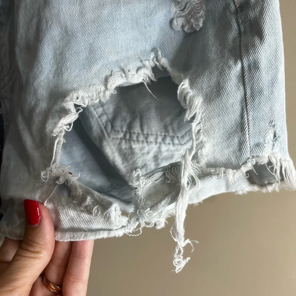 Refuge American flag distressed jean shorts size 8 - Image 7