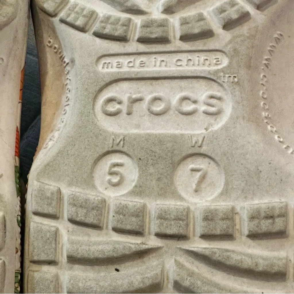 Disney Park Crocs EPCOT
International Flower & Garden
Festival 2022 Sz M5/W7 - Image 7