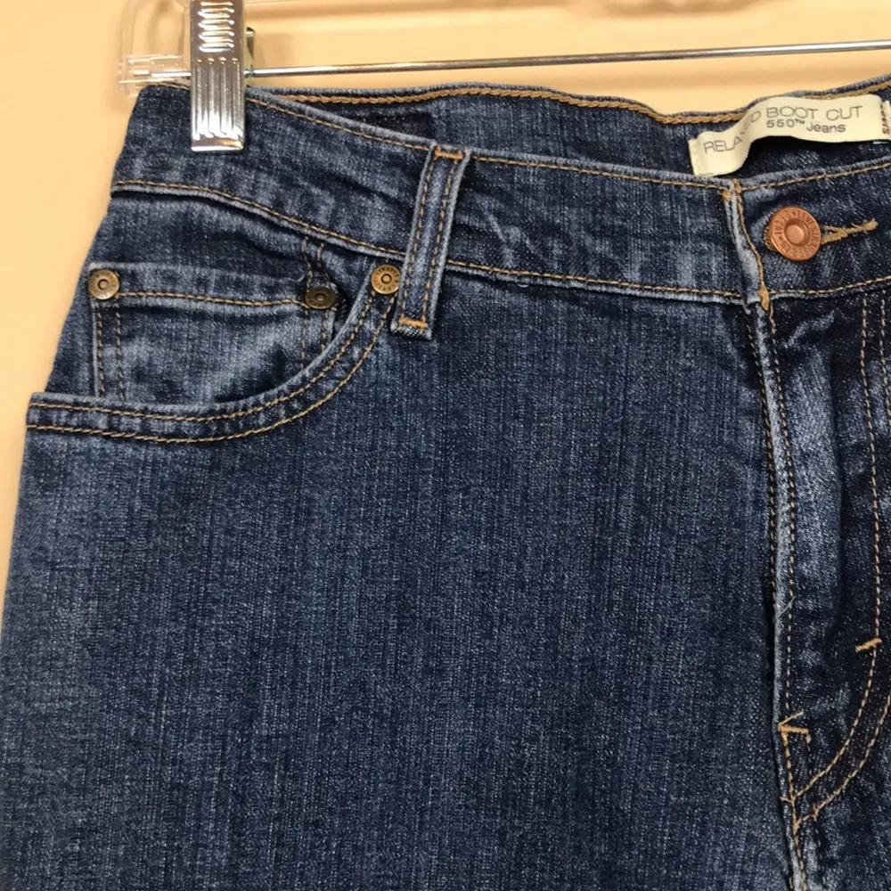 Levi’s Women’s 505 Jeans Relaxed Boot Cut Medium Wash Denim Sz 12 Long - Image 4