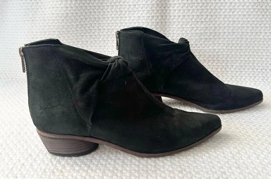 LD Tuttle The Marble Twist Knot Black Leather Pointed Ankle Boot Booties 37 Size undefined - Image 2