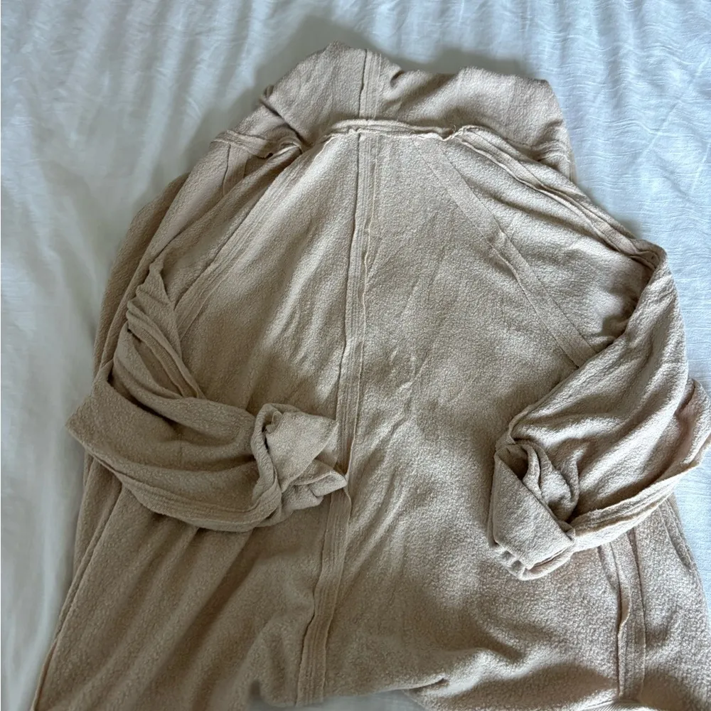 Our from under cardigan - Image 5