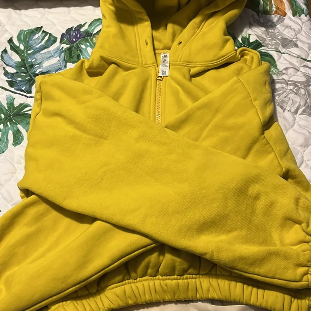 Alo yoga cropped hoodie - Image 4