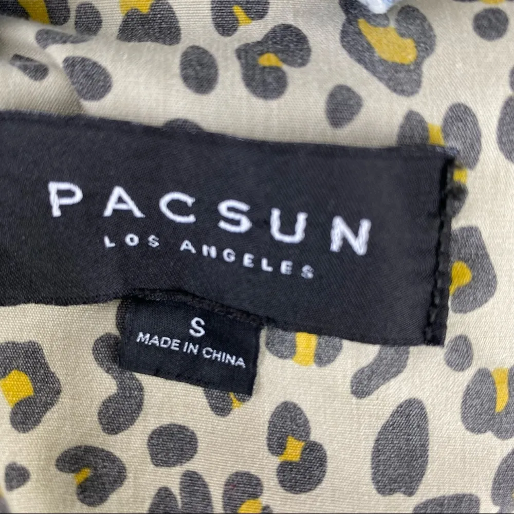 Pacsun Distressed denim Jean jacket Size Small S w/ Cheetah leopard lining - Image 9