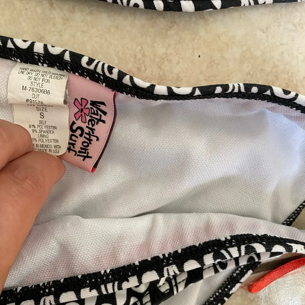 Waterfront surf Vintage y2k Black and White Patterned Bikini with Red Accents - Image 5