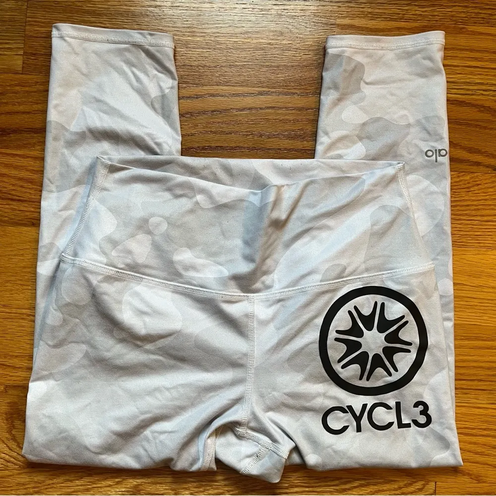 Alo x CYCL3 white camo print leggings size medium - Image 3