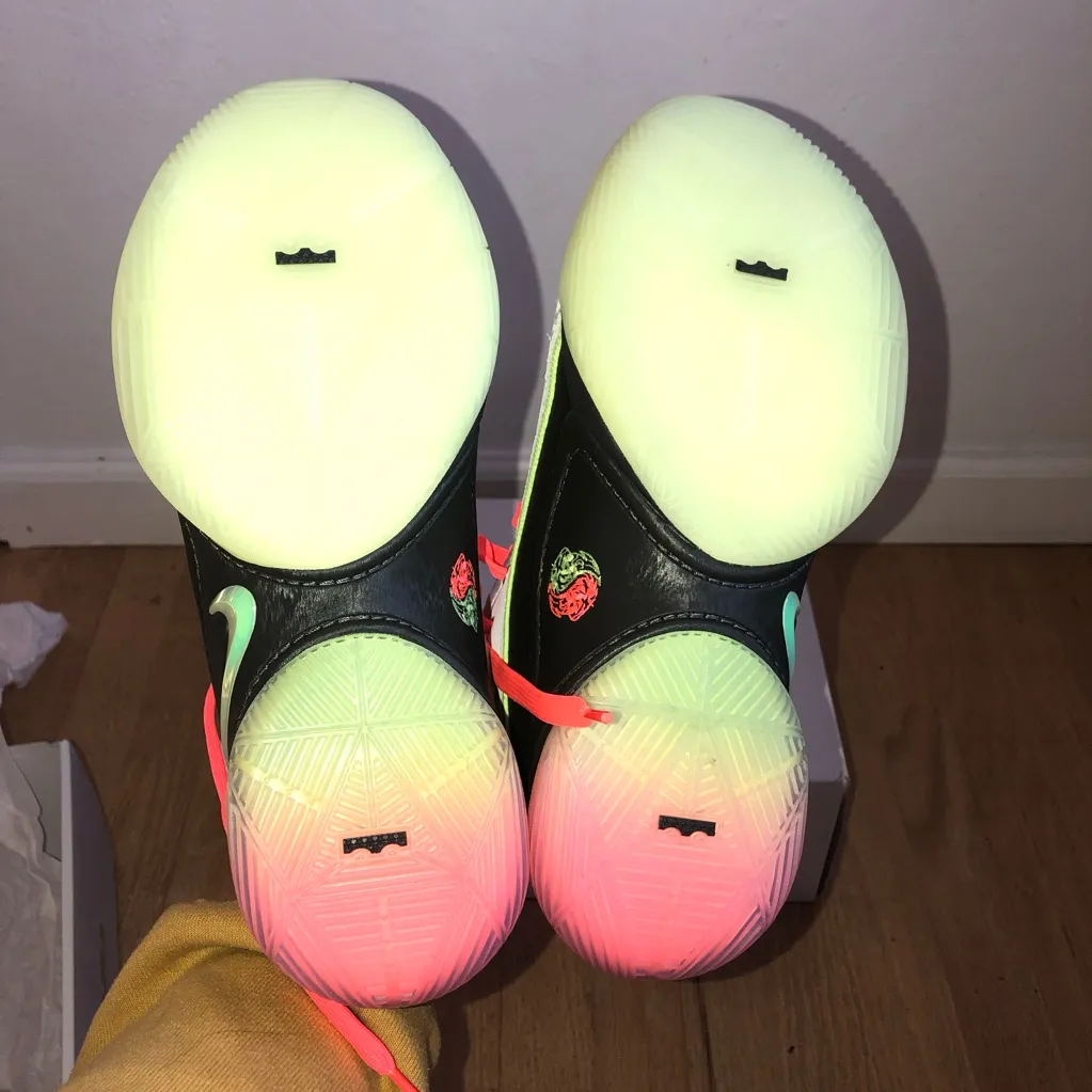 LeBron XXII "Crown Jewel" Basketball Shoes white/volt glow-medium ash  women’s 8 - Image 7