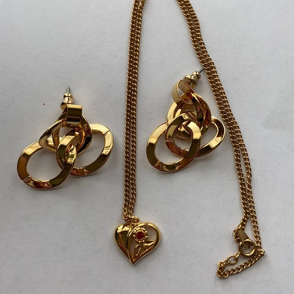 Avon Heart necklace and chain link pierced earrings set red ruby garnet gem VTG Gold - Image 5