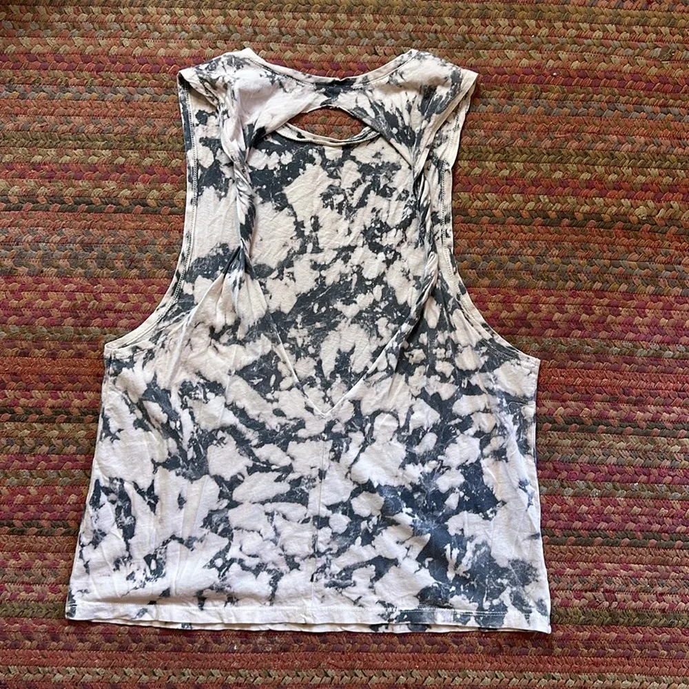 FOREVER 21 ACTIVE GREY TIE DYE HIGH NECK OPEN BACK TANK - Image 3
