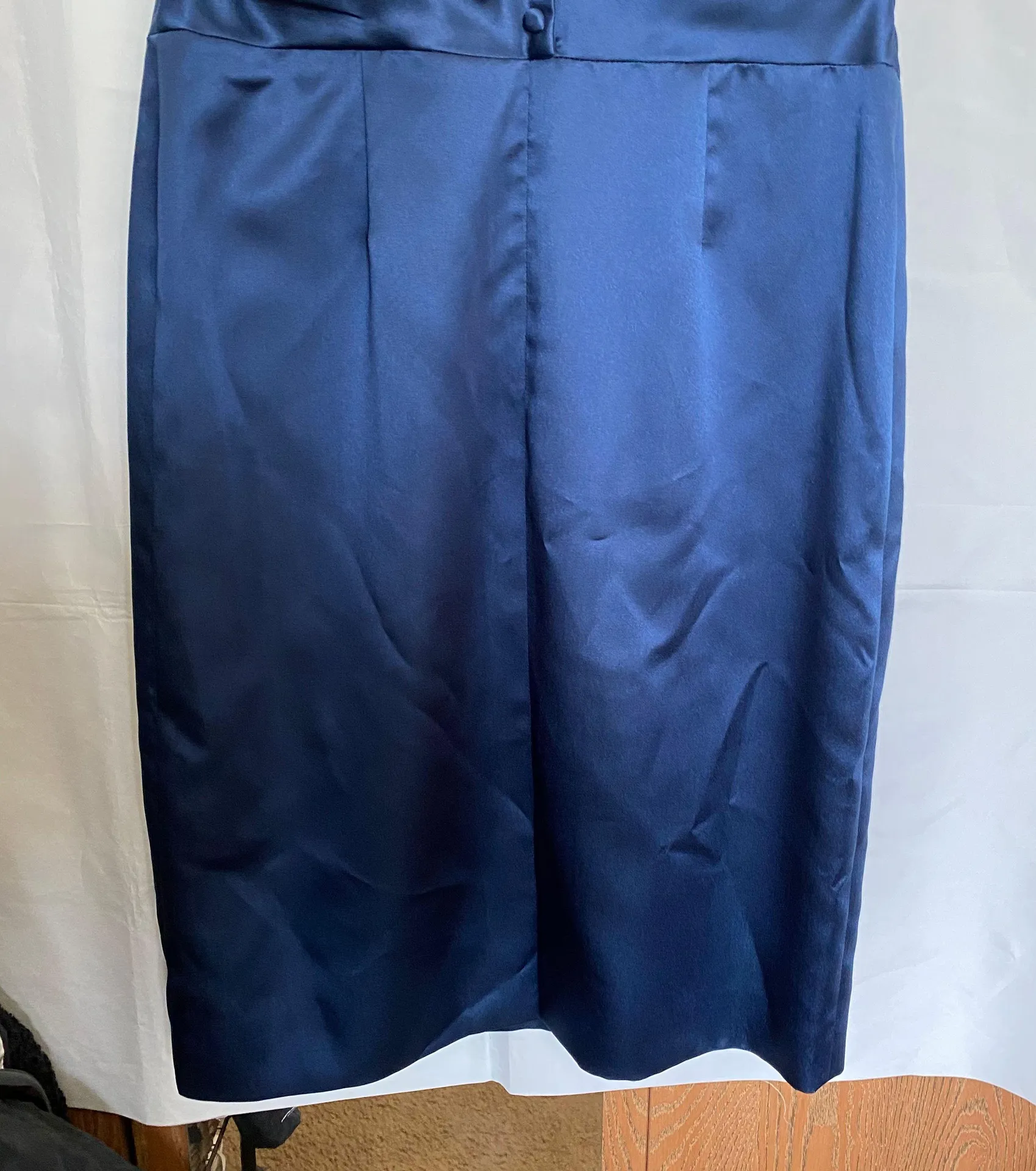 navy blue dress. - Image 6