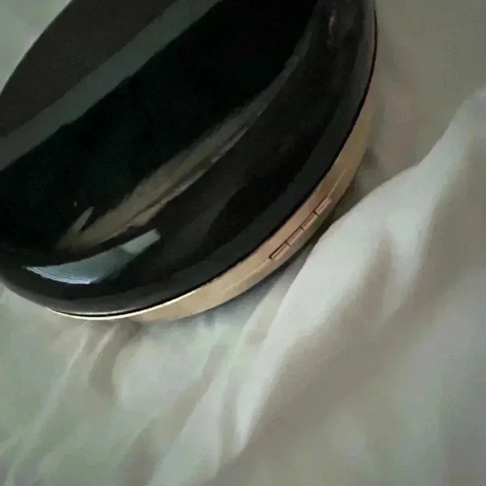 UNBRANDED FUN ROUND BLACK PATENT VEGAN LEATHER LOOK PURSE SILVER CHAIN - Image 3