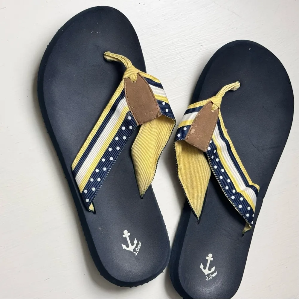 J.Crew Navy and Yellow Polka Dot Anchor  Style Flip Flops Sz 7 - Image 4