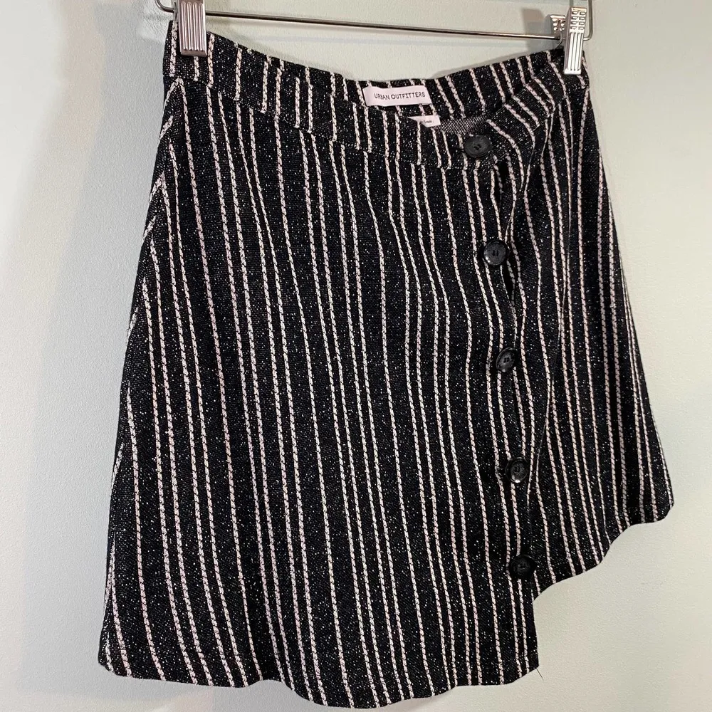 Urban Outfitters Women's Black & White Textured Striped A-line Skirt Size S - Image 5