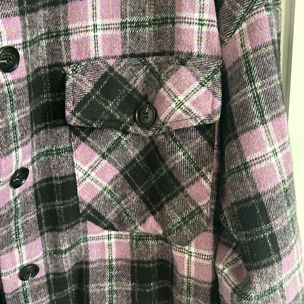 Timing size Medium purple black grey white plaid flannel. Button up High low EUC - Image 5