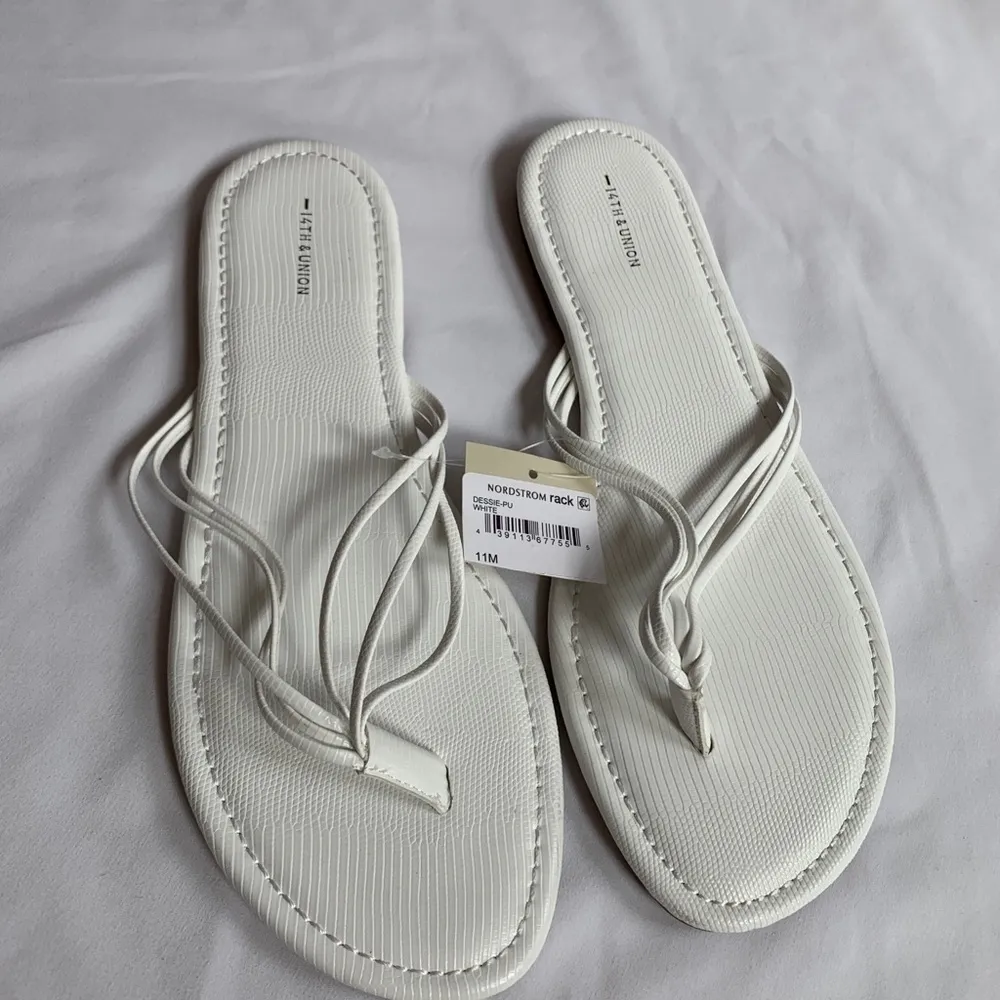 14TH & Union Dessie White Strappy Flip Flops Sandals - Image 5