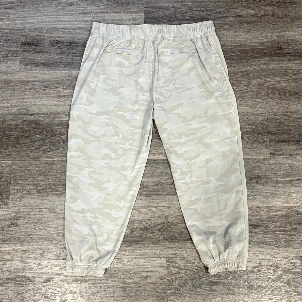 Athleta Camouflage Light Tan Joggers Brooklyn Camo Pants - Image 4