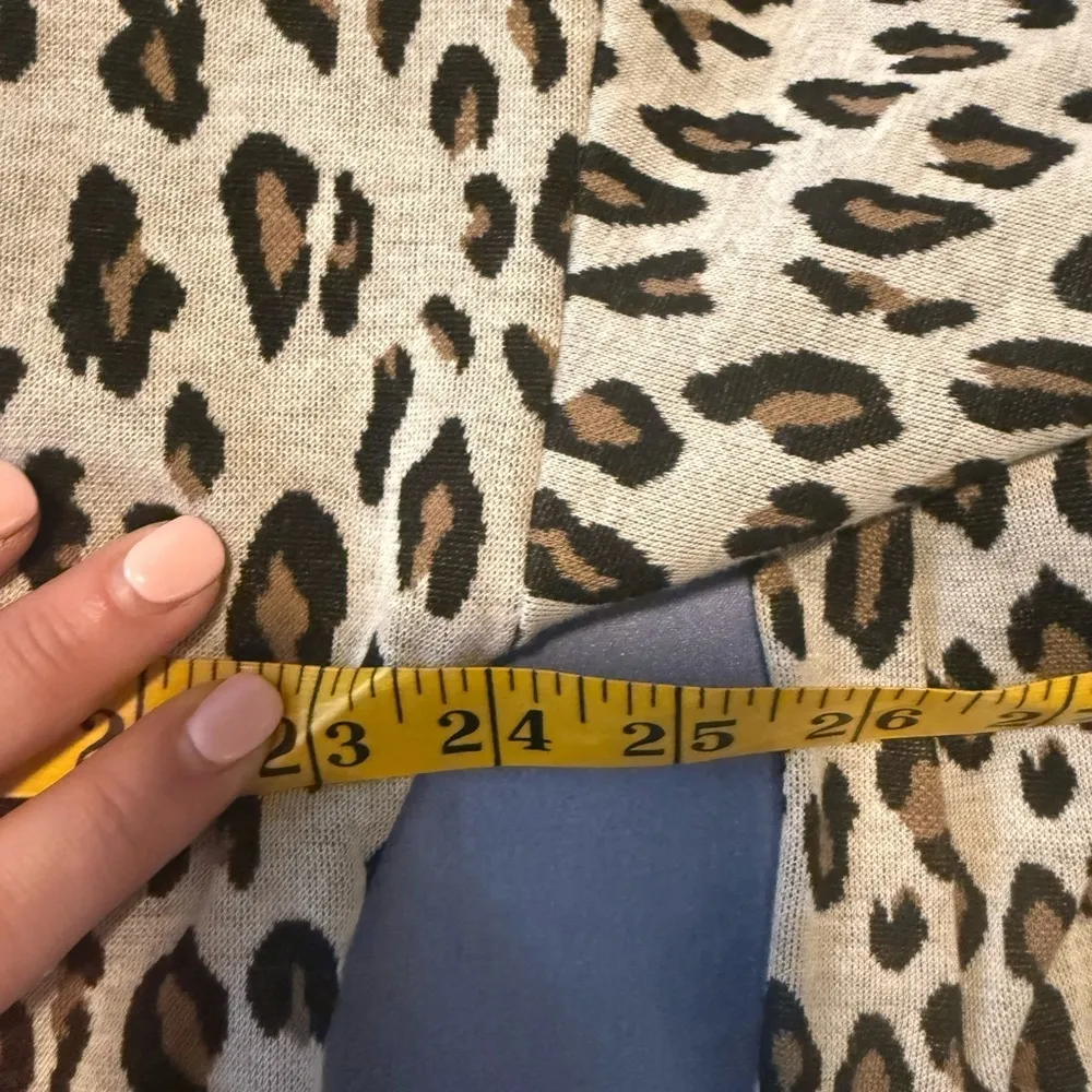 Glam Chic Leopard Print Blouse with Black Accents - Image 5