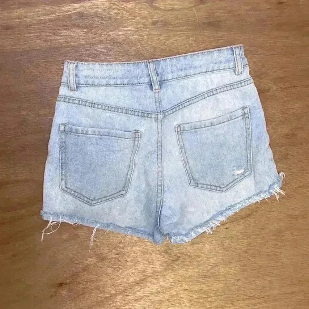 Bullhead women’s shorts light blue white wash mom short high rise Juniors size 3 - Image 6