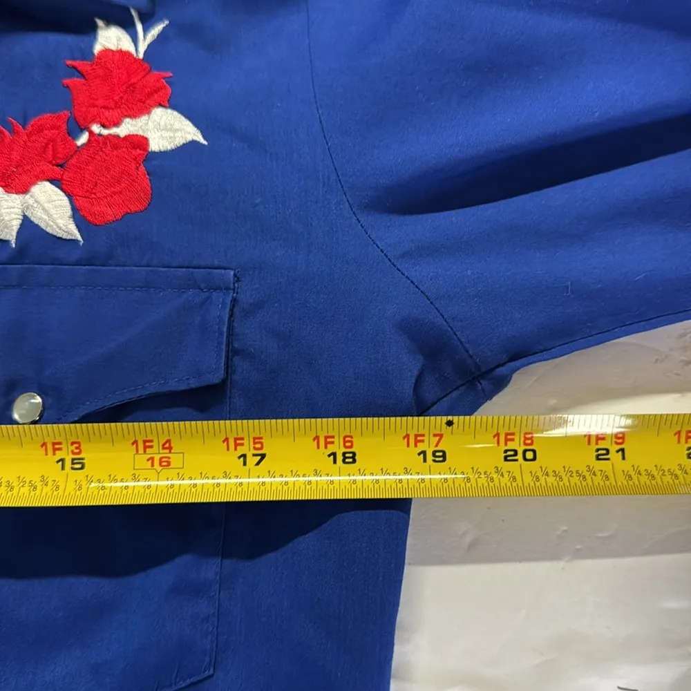 Chute #1 rodeo pearl snap Shirt embroidered roses red white blue western M Size M - Image 11