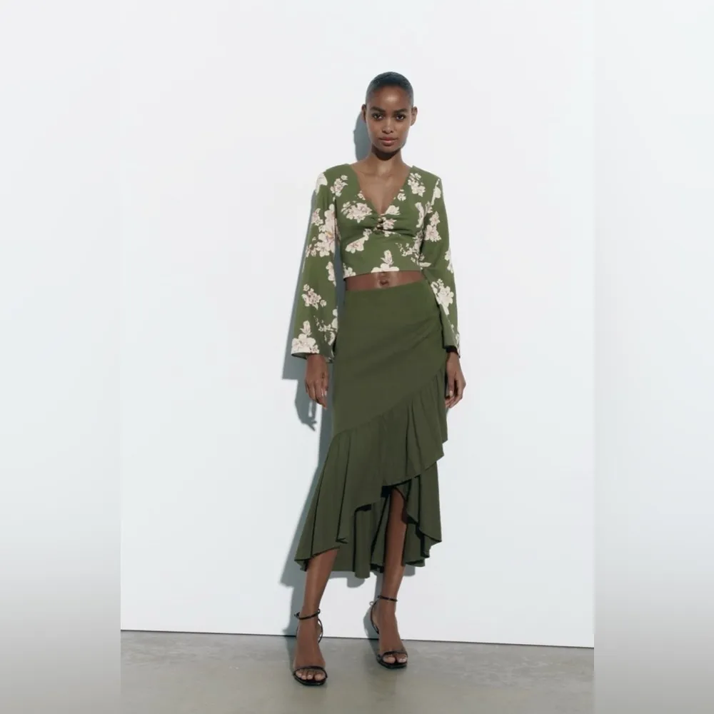 Zara Women Bloggers Fav Khaki Floral Bohemian Linen Blend Cropped Top Sz L - Image 2