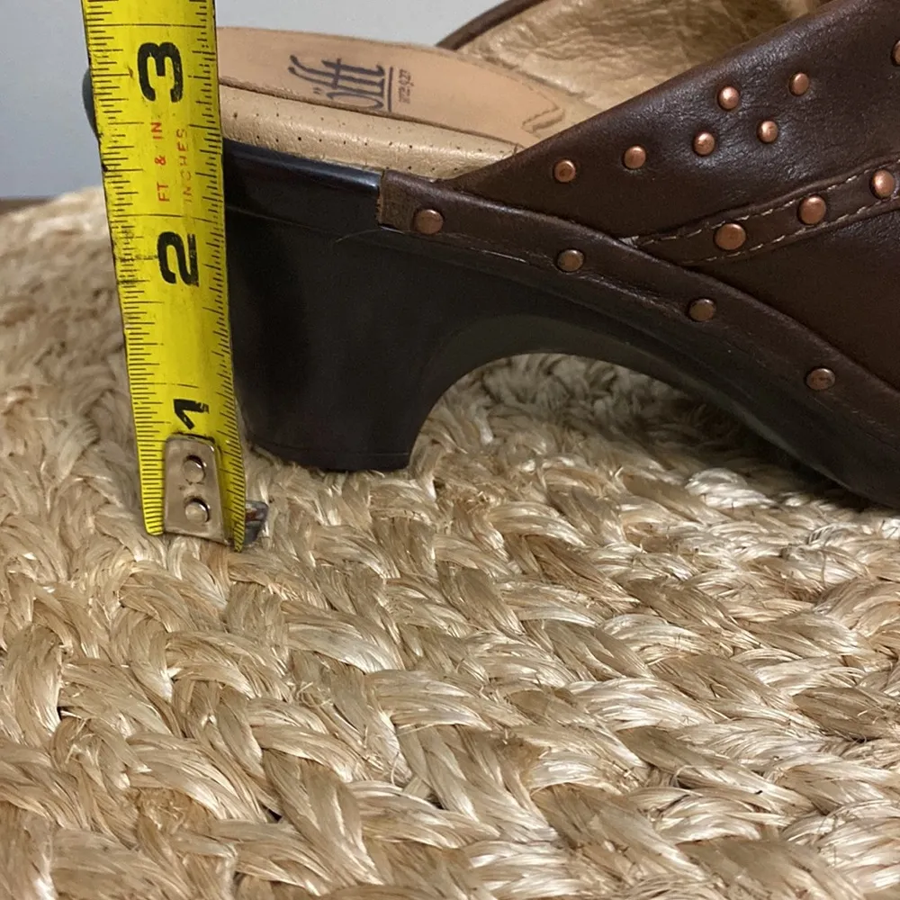 Sofft womens brown leather mule clogs size 6.5 - Image 9