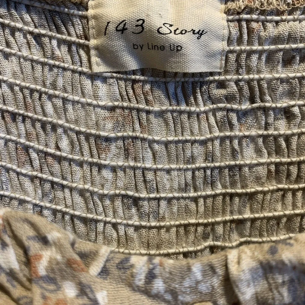 143 Story By Line Up Womens Size Large Floral Print Smocked Rayon Blouse - Image 4