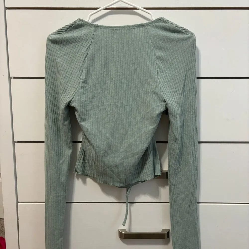Urban Outfitters Pale Green Ribbed Long Sleeve Top NWT - Image 2