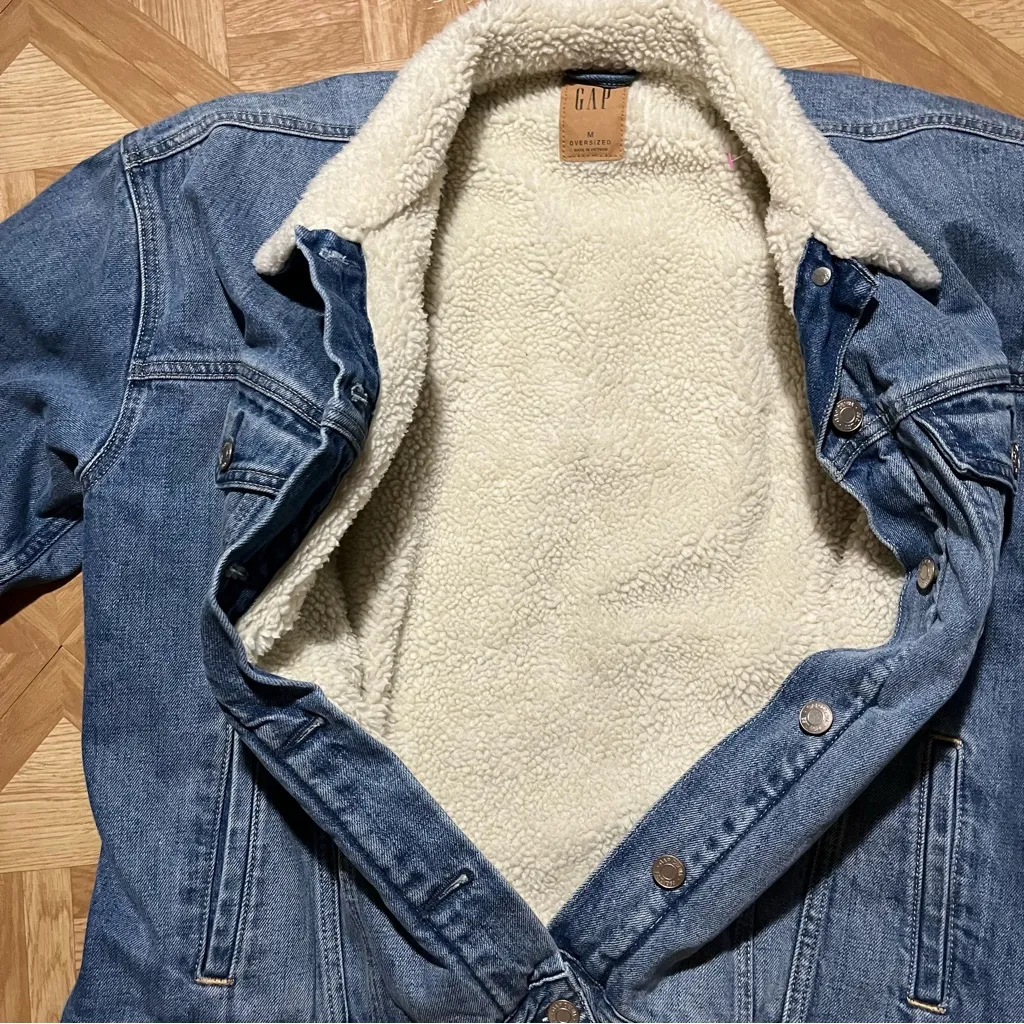 Gap  Oversized Denim Sherpa Jacket medium - Image 4