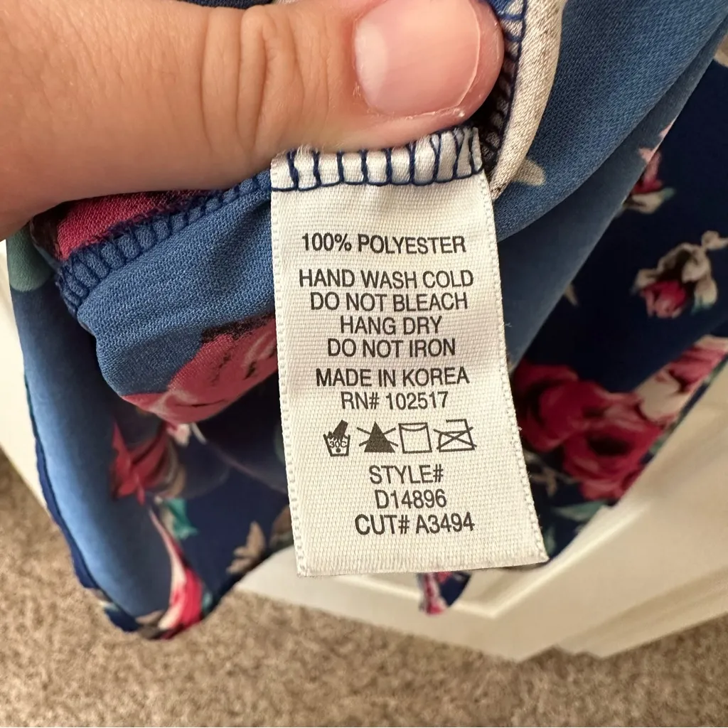 Short sleeve floral mini dress women’s size small blue, pink, and red, roses Blue - Image 5